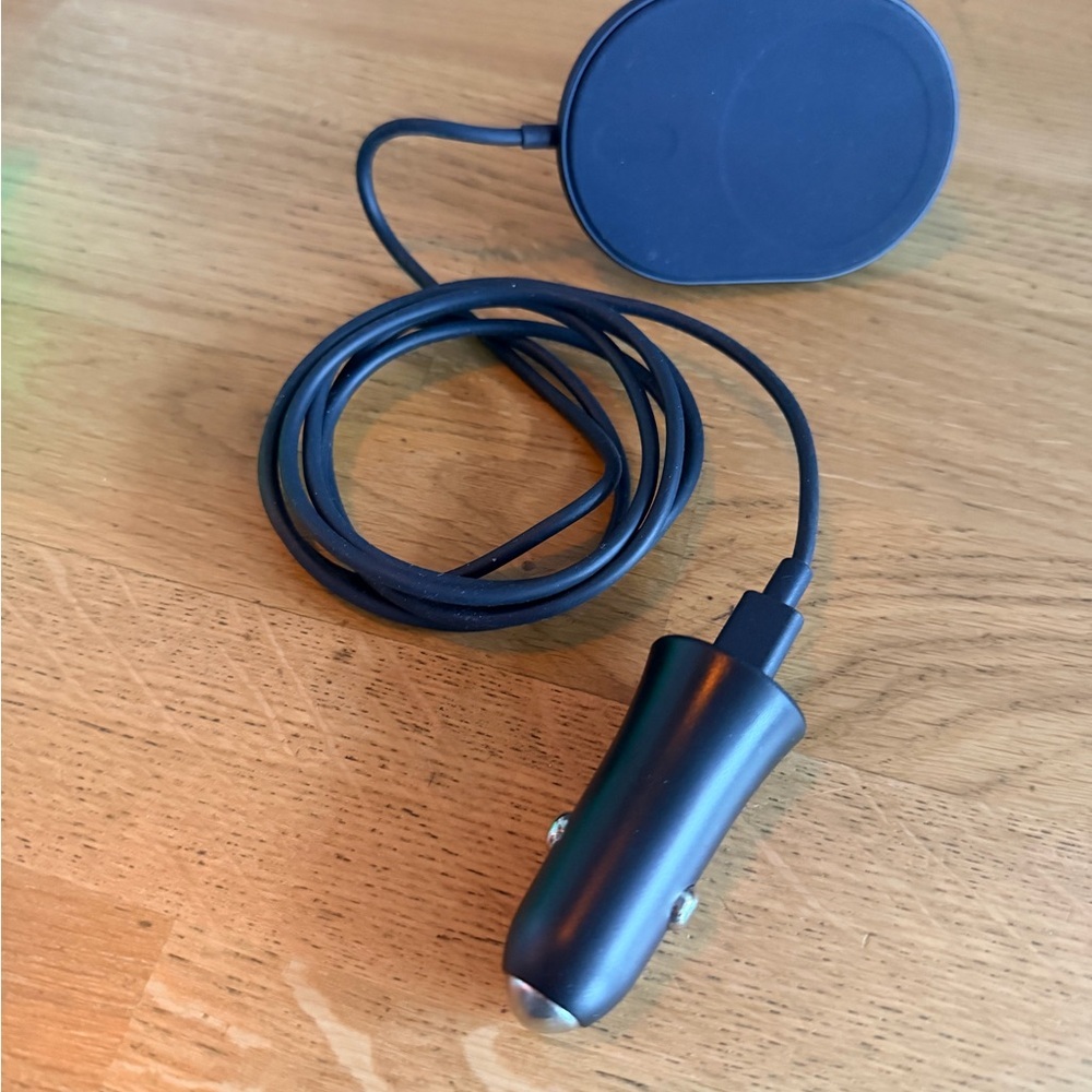 iOttie - Velox 7.5W Wireless Charging Air Vent Mount with MagSafe -Midnight Blue - Picture 5 of 10
